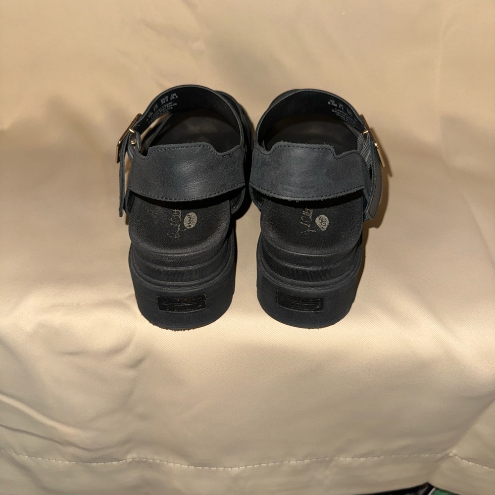Black Dr. Scholl’s Trekkie Chunky Sandal w Lug Soles - Picture 6 of 6
